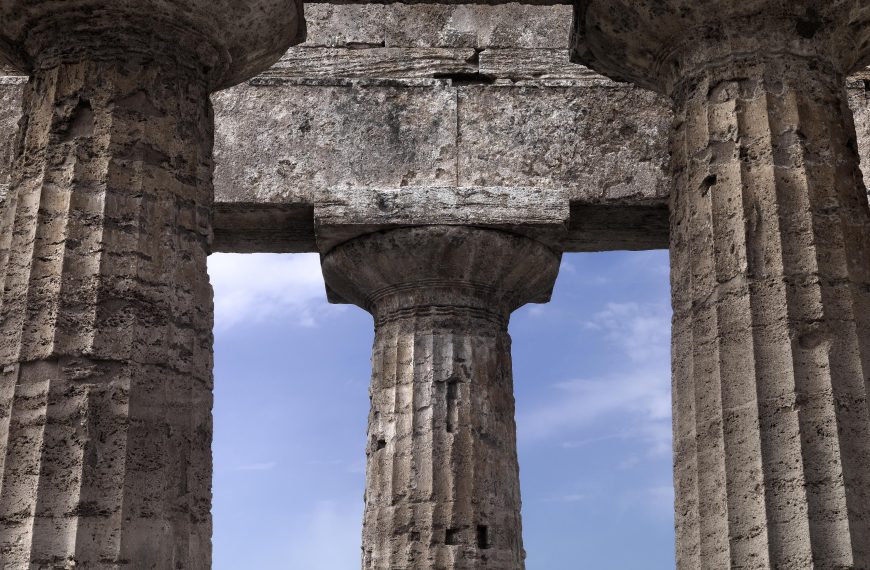 The archaeological park of Paestum. Discovering the architecture, art, rites and culture of ancient Greece